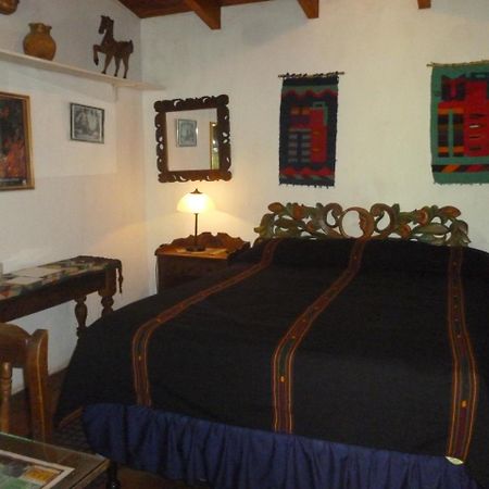 Posada Los Encuentros Panajachel Bagian luar foto