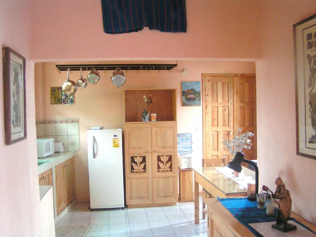 Posada Los Encuentros Panajachel Ruang foto