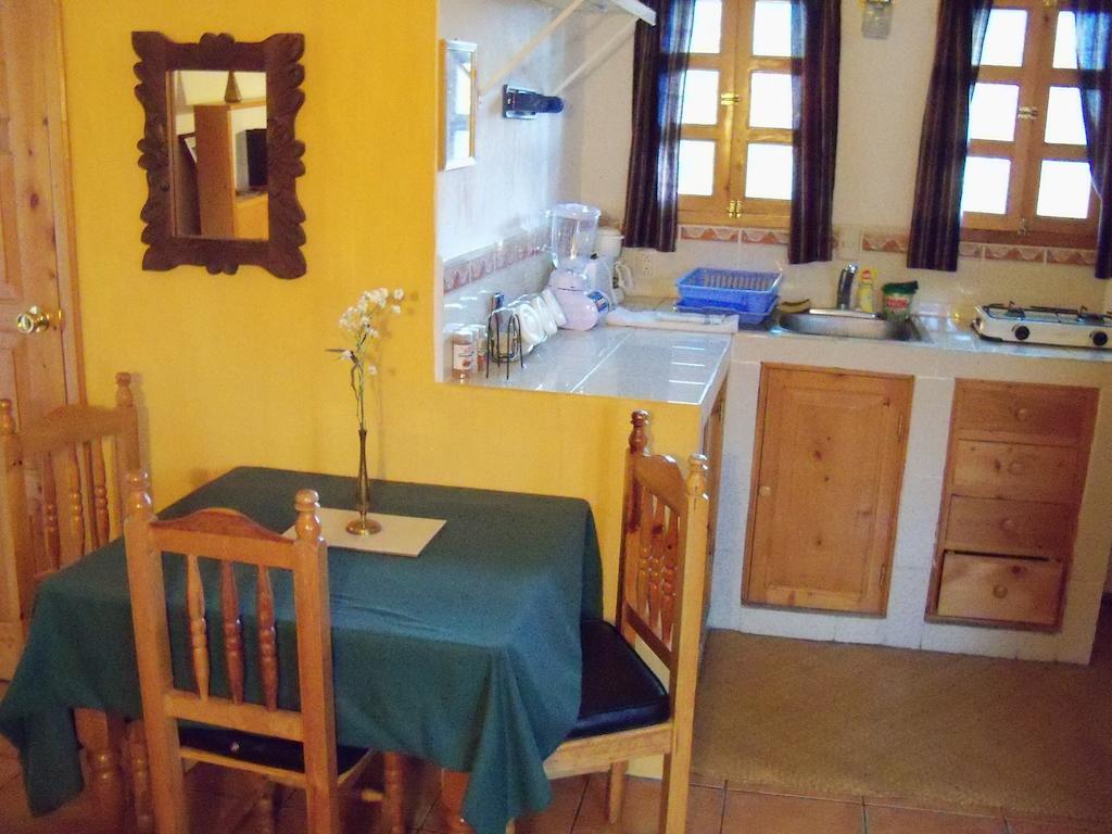 Posada Los Encuentros Panajachel Ruang foto